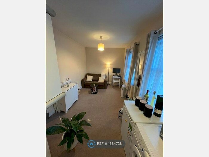 1 Bedroom Flat To Rent In Maidstone Rd, London, N11