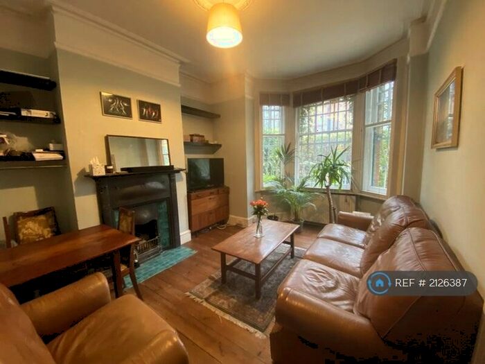 2 Bedroom Maisonette To Rent In Dalston, London, E8