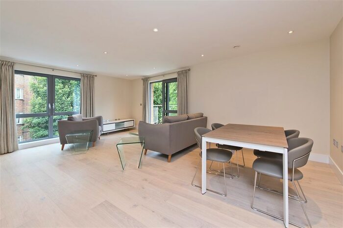 2 Bedroom Flat To Rent In Coningham Road, London, W12