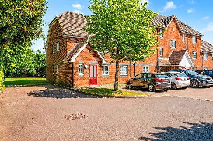2 Bedroom Flat For Sale In Tilers Close, Merstham, Redhill, RH1