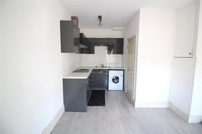 2 Bedroom Flat To Rent In The Grove, Gravesend, Kent, DA12
