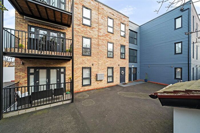 1 Bedroom Flat To Rent In Hillwood Court, F Beulah Road, CR7