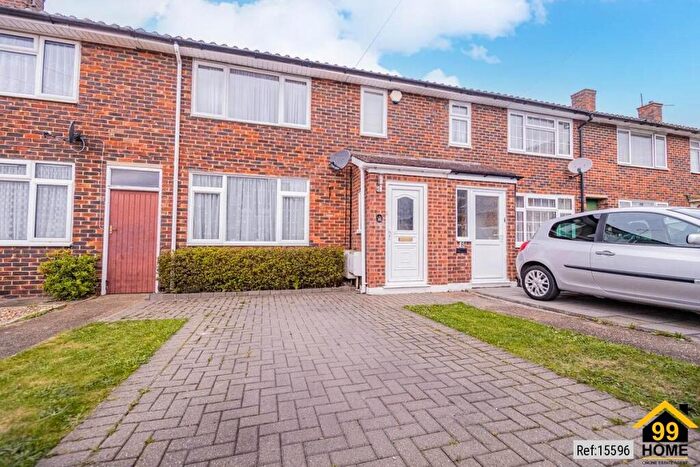 2 Bedroom Terraced House For Sale In Pemberton Road, Slough, Berkshire, SL2