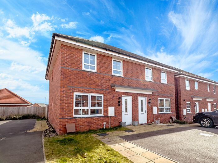 3 Bedroom Semi-Detached House For Sale In Wadeley Close, Cannock, WS12