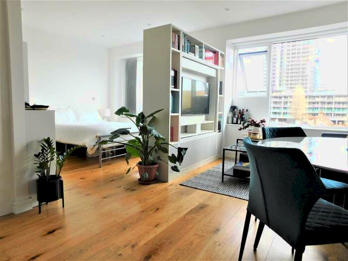 Flat To Rent In Tryon Apartments, Hounslow, TW3