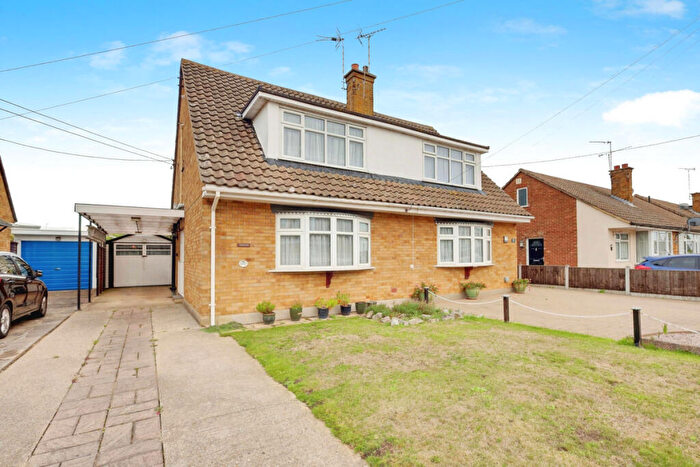 3 Bedroom Semi-Detached House For Sale In Parklands, Rochford, SS4