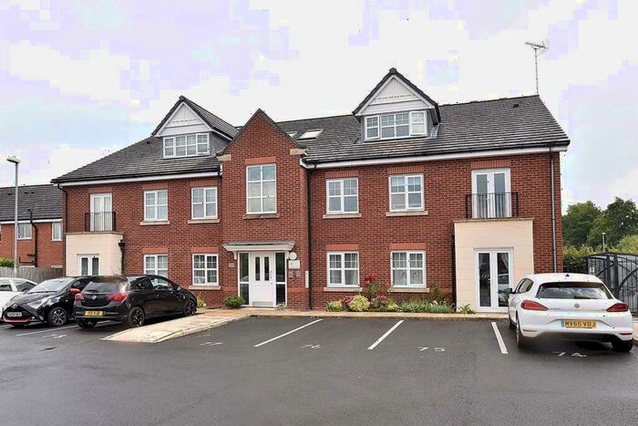 2 Bedroom Flat To Rent In Heyden Close, Whirley Road, Macclesfield, SK10