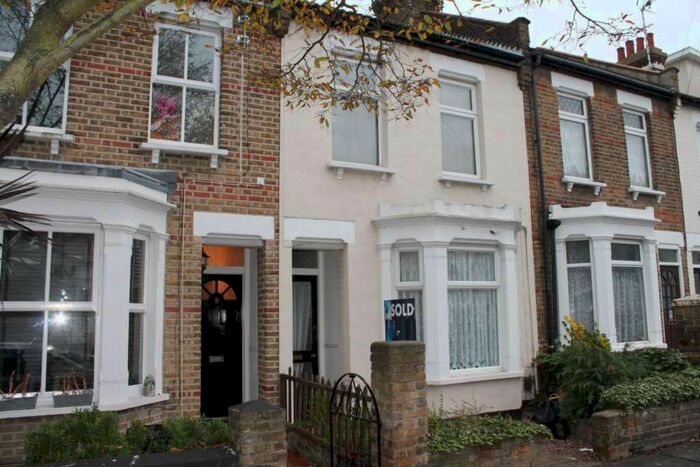 2 Bedroom End Of Terrace House To Rent In Shakespeare Drive, Westcliff On Sea, Essex, SS0