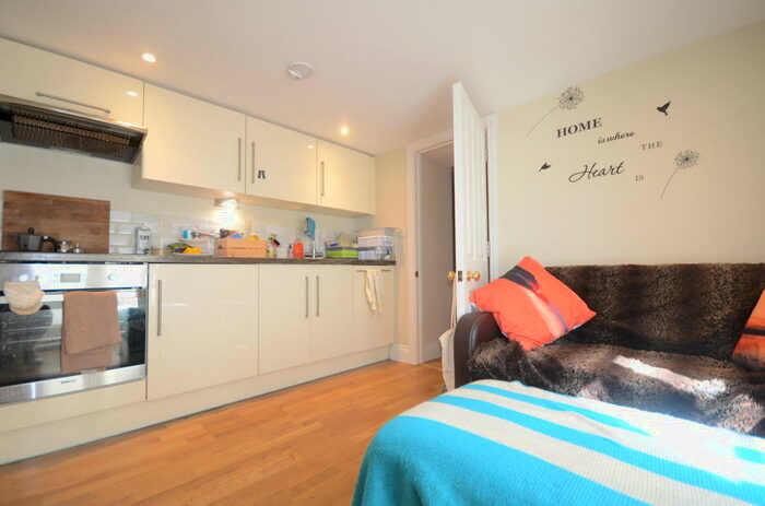 1 Bedroom Apartment To Rent In Clarence Road, SL4