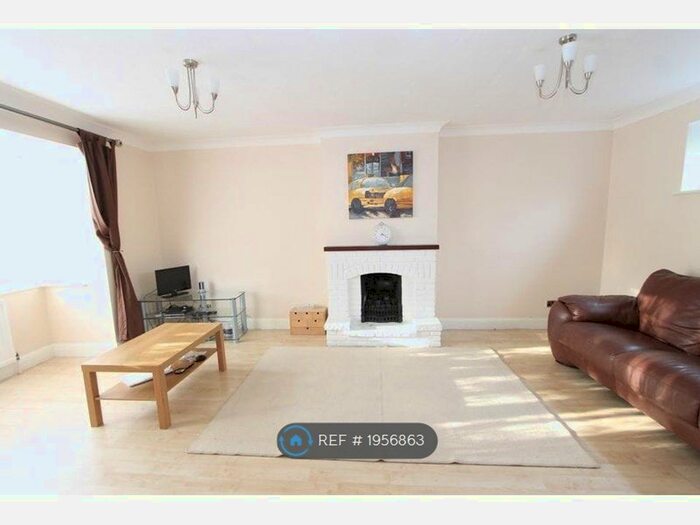 3 Bedroom Detached House To Rent In Beggars Roost Lane, Sutton, SM1