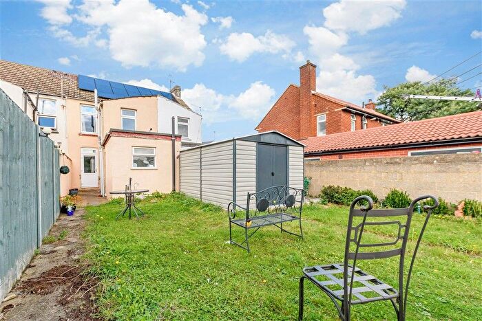 5 Bedroom End Terrace House For Sale In Gillingham Road, Gillingham, Kent, ME7