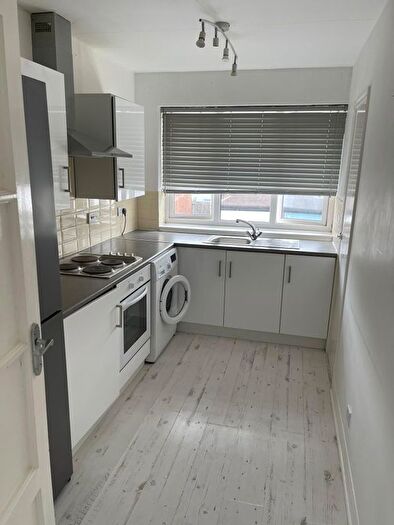 2 Bedroom Maisonette To Rent In Elmhurst Avenue, Mitcham, CR4