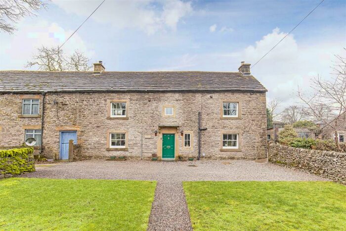 6 Bedroom Semi-Detached House For Sale In Wardlow, Buxton, SK17