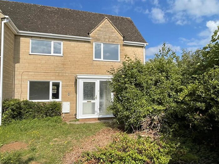 3 Bedroom Semi-Detached House For Sale In Lamberts Field, Bourton-On-The-Water, GL54