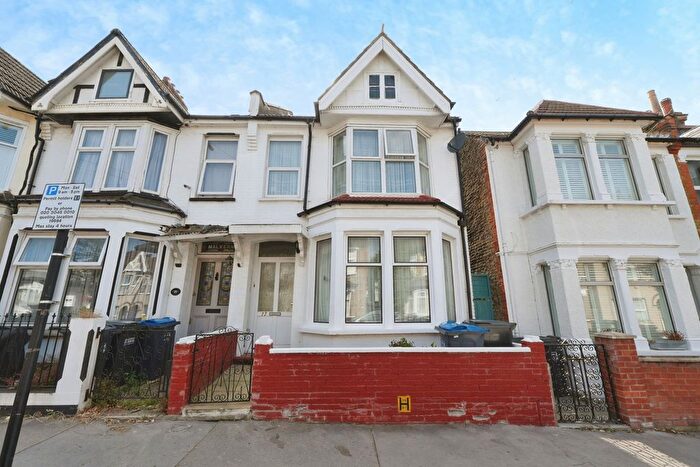 4 Bedroom Detached House For Sale In Lebanon Road, Croydon, CR0