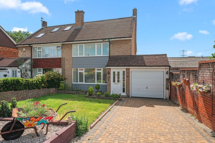 3 Bedroom Semi Detached House For Sale In Hanworth Lane, Chertsey, KT16