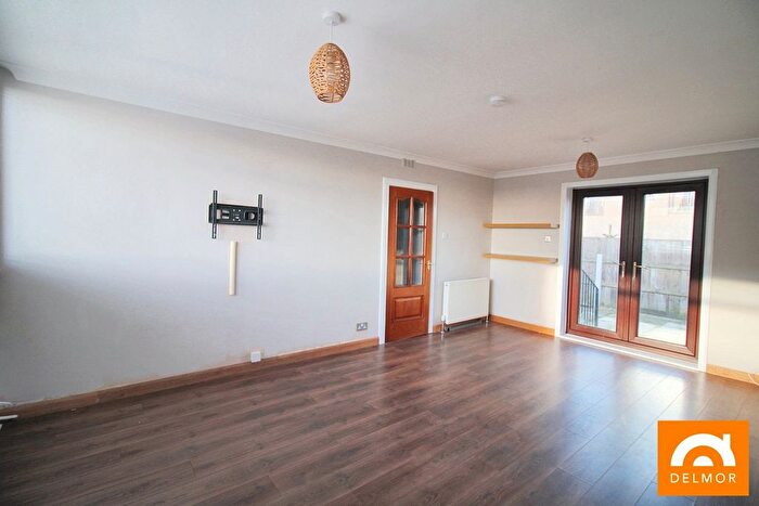 3 Bedroom Semi-Detached House For Sale In West Park Avenue, Leslie, KY6