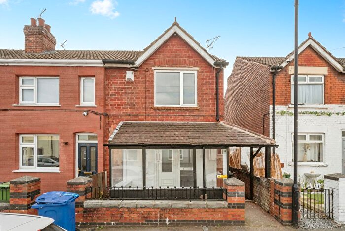 3 Bedroom End Of Terrace House For Sale In Staveley Street, Edlington, Doncaster, South Yorkshire, DN12