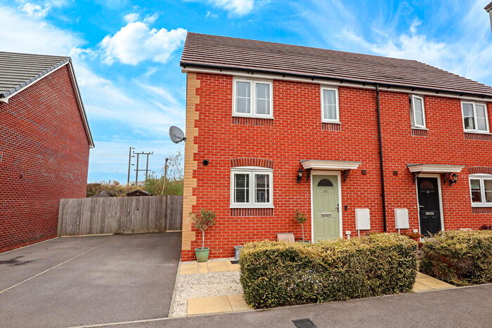 3 Bedroom Semi Detached House For Sale In Lupin Close, Calne, SN11