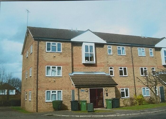 2 Bedroom Flat To Rent In Quilter Close, Luton, LU3