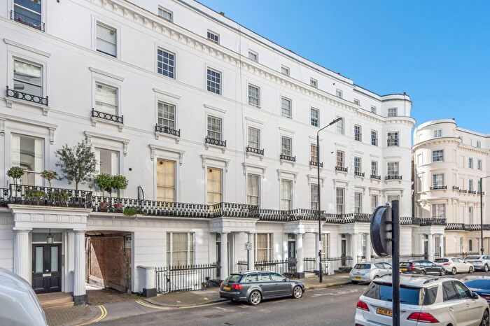 2 Bedroom Flat For Sale In Westbourne Crescent, Lancaster Gate, London, W2