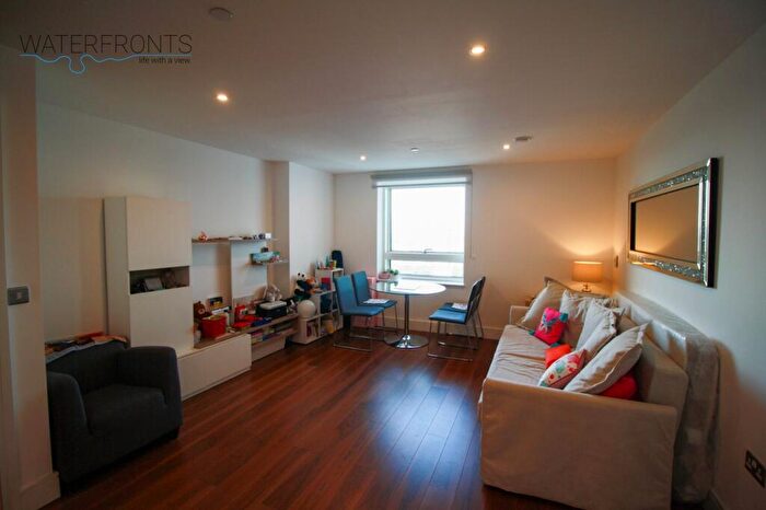 1 Bedroom Apartment To Rent In Lincoln Plaza, London, E14