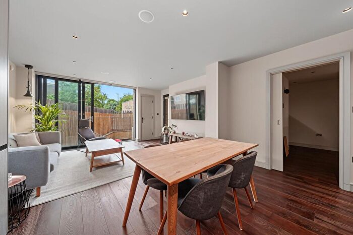 3 Bedroom Flat For Sale In Highbury New Park, London, N5