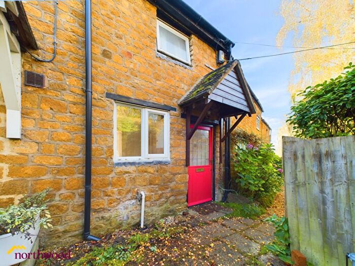 2 Bedroom Cottage For Sale In The Row, Mollington, OX17