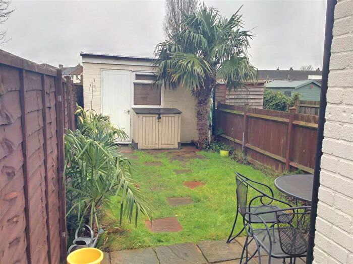 2 Bedroom Terraced House To Rent In Broomfield Road, Swanscombe, DA10