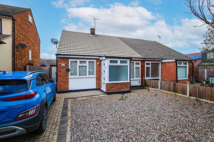2 Bedroom Semi-Detached Bungalow For Sale In Mayfield Avenue, Hockley, SS5