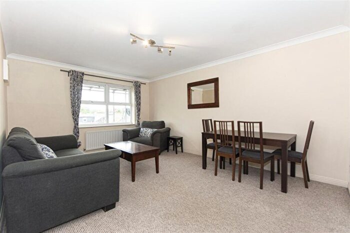 2 Bedroom Flat To Rent In Falcon Road, Battersea, SW11