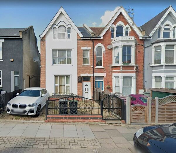 5 Bedroom Flat To Rent In Whittington Road, London, N22