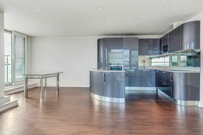 3 Bedroom Flat To Rent In The Oxygen Apartments, Royal Victoria Dock E16