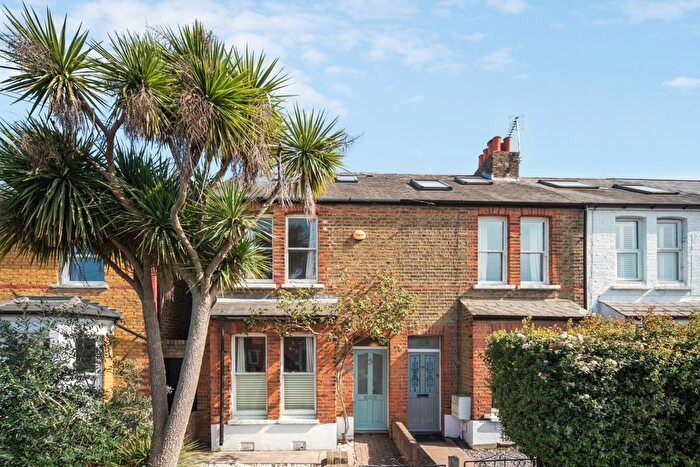 3 Bedroom End Of Terrace House For Sale In Sandycombe Road, Kew, TW9