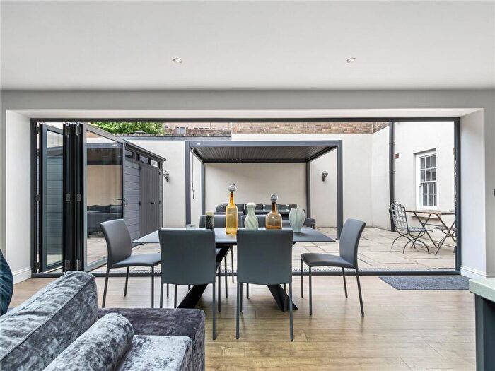 3 Bedroom Apartment For Sale In Islington High Street, London, N1