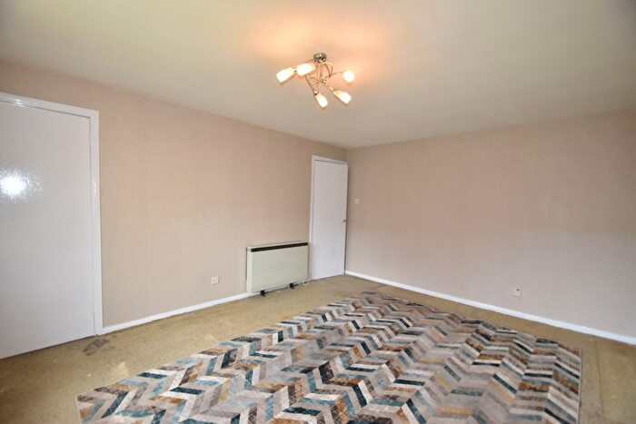3 Bedroom End Of Terrace House For Sale In Barclay Way, Livingston, EH54