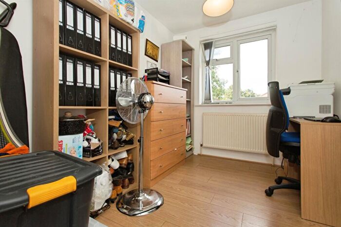 3 Bedroom End Of Terrace House For Sale In Armitage Way, Cambridge, CB4