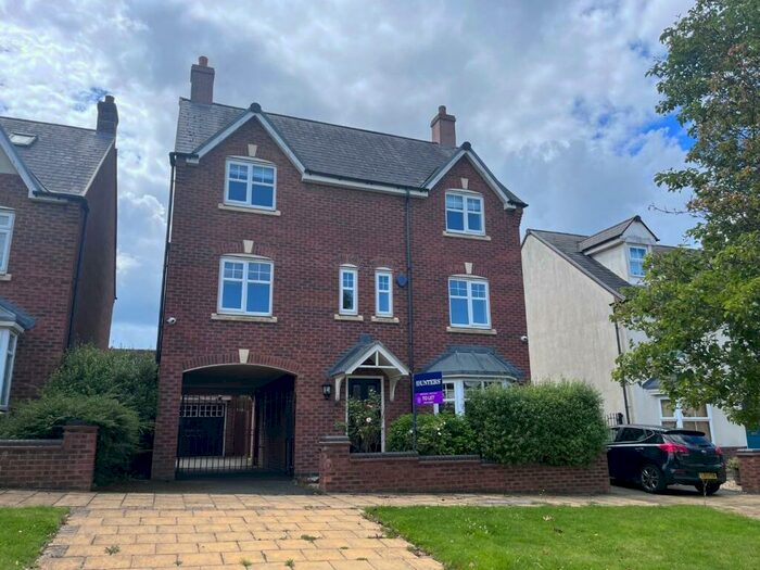 4 Bedroom House To Rent In Cardinal Close, Birmingham, B17