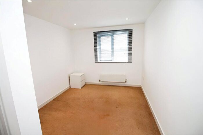 2 Bedroom Flat To Rent In Castle Lane, Bedford, Bedfordshire, MK40