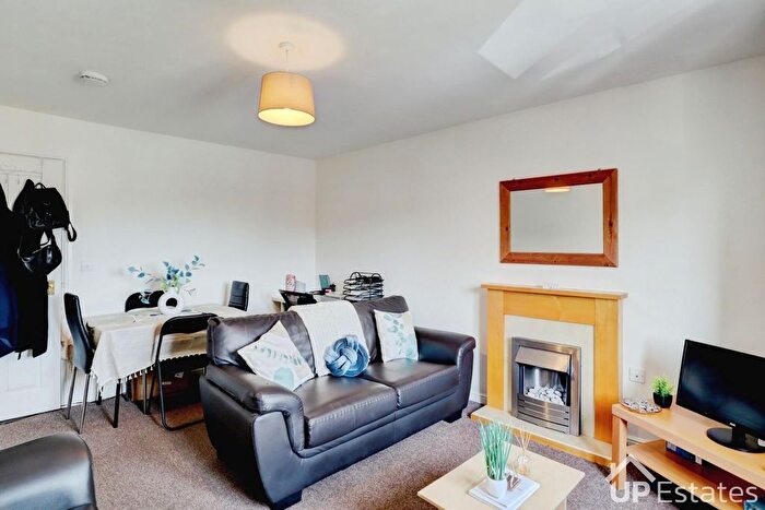 2 Bedroom Flat For Sale In Firedrake Croft, Coventry, CV1 - Photo 3