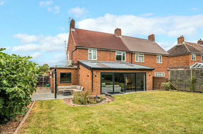 3 Bedroom Semi-Detached House For Sale In Norwood Close, Effingham, KT24