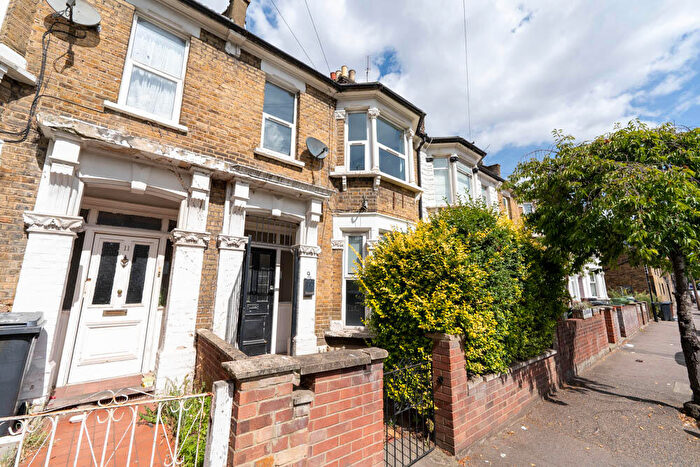 1 Bedroom Flat To Rent In Osborne Road, Leyton, E10