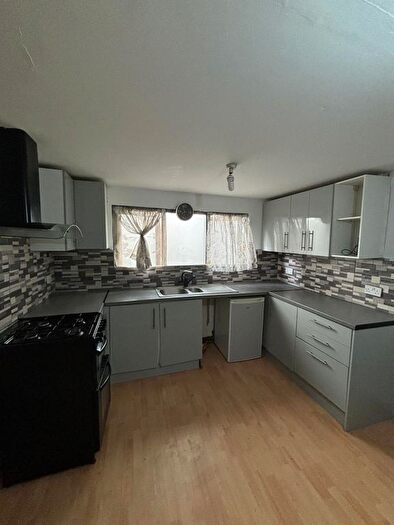 2 Bedroom Maisonette To Rent In Breamore Road, Ilford, IG3