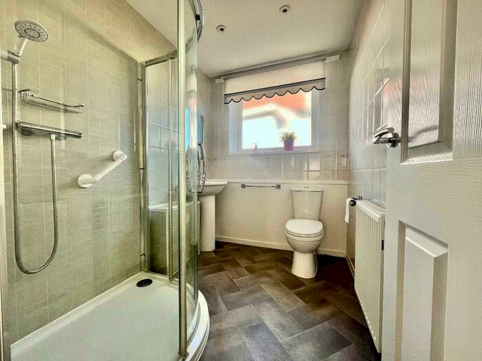 3 Bedroom Detached Bungalow For Sale In Mixes Hill Road, Stopsley, Luton, Bedfordshire, LU2