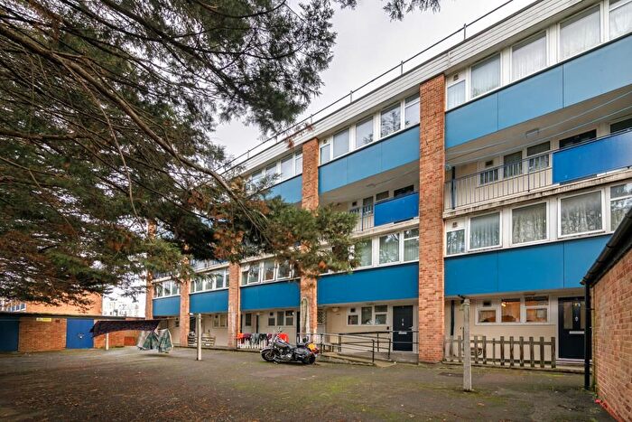 3 Bedroom Maisonette For Sale In Ayley Croft, Enfield, EN1