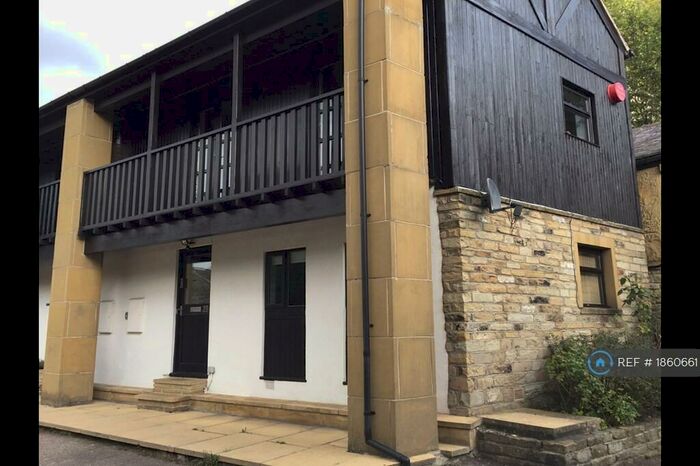 2 Bedroom Semi-Detached House To Rent In Stockwell Vale, Huddersfield, HD4