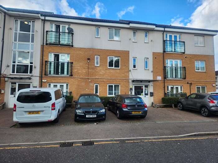 2 Bedroom Flat To Rent In Neale Court, RM9