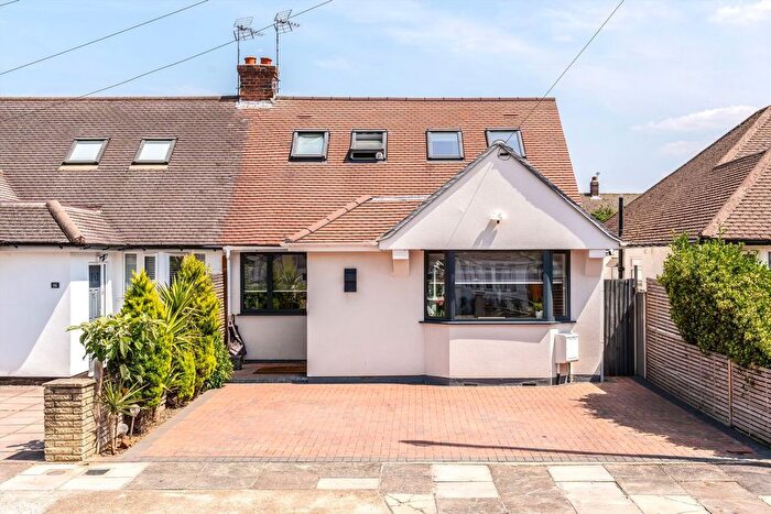 4 Bedroom Bungalow For Sale In The Ridge, Whitton, TW2