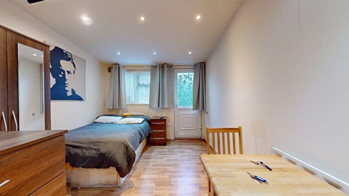 Studio To Rent In Chatsworth Road, Mapesbury, London, NW2