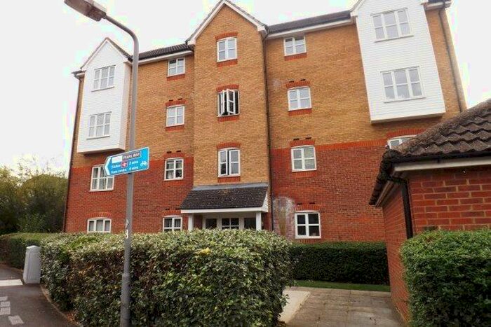 2 Bedroom Flat To Rent In Friarscroft Way, Aylesbury, HP20